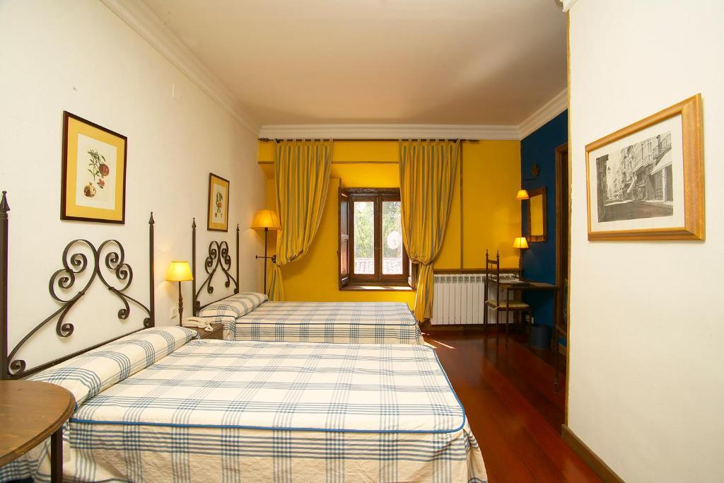Hotel Real Monasterio De San Zoilo Carrion De Los Condes Room photo